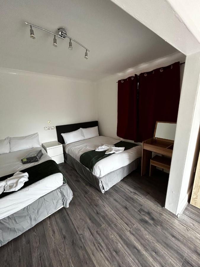 The Ruislip Apartment Exterior photo