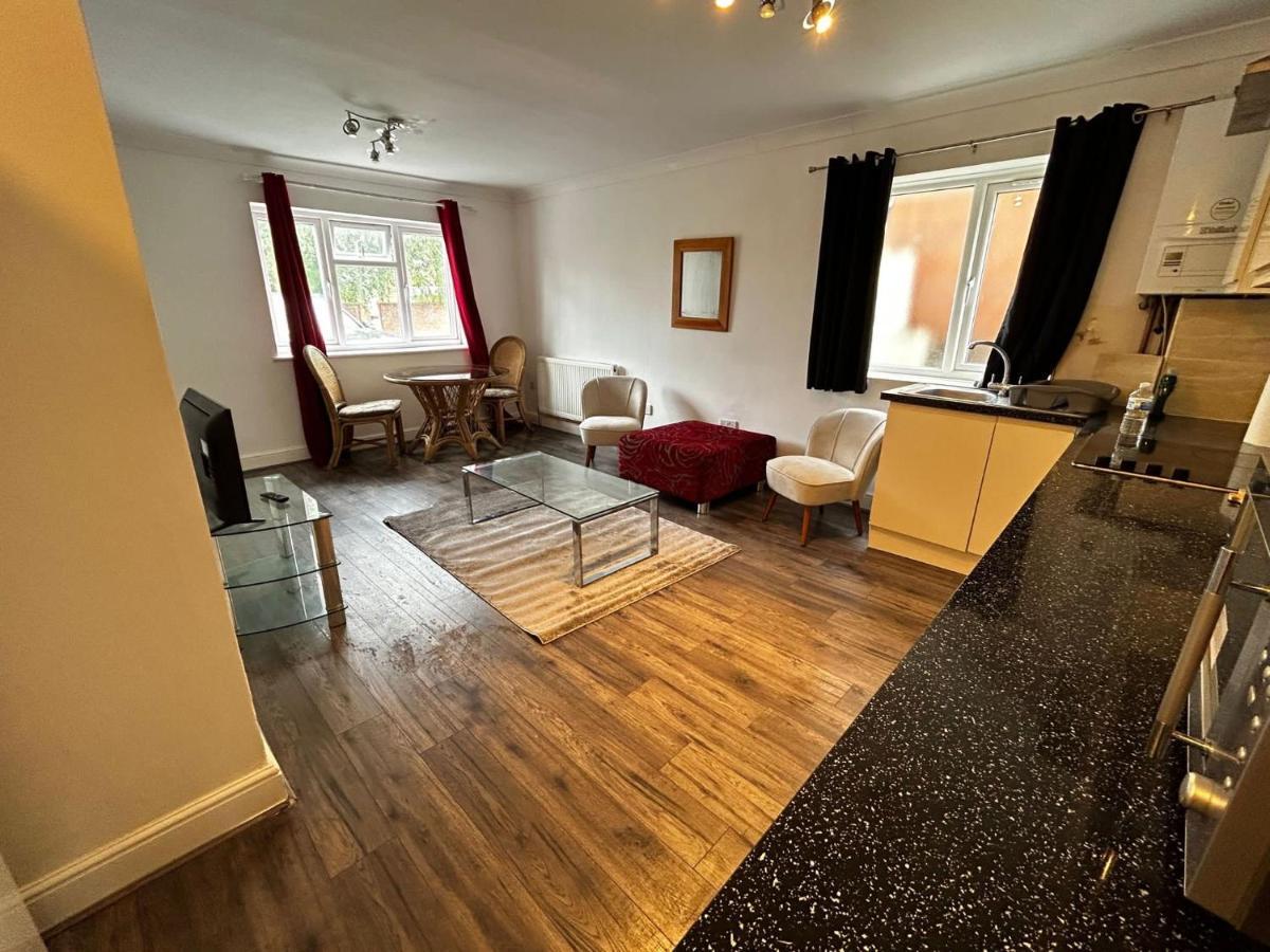 The Ruislip Apartment Exterior photo
